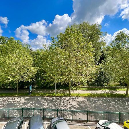 Appartement Avec Loggia Et Parking Prive Louviers Exterior photo